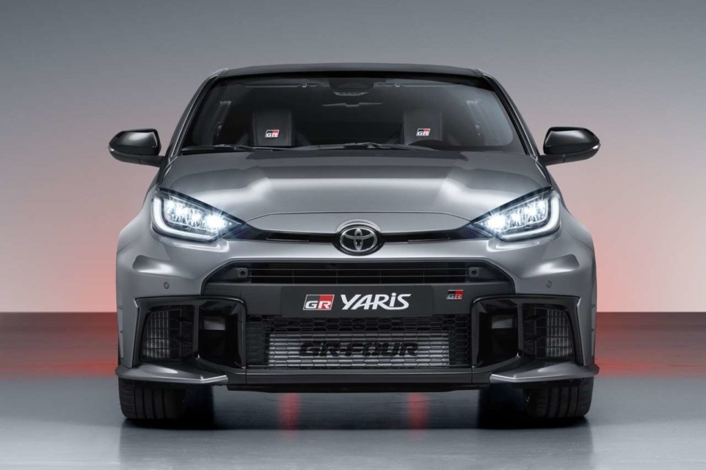 Frontansicht mit Kühlergrill beim Toyota GR Yaris